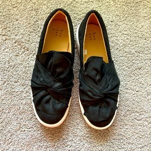 Black Flats with a Bow